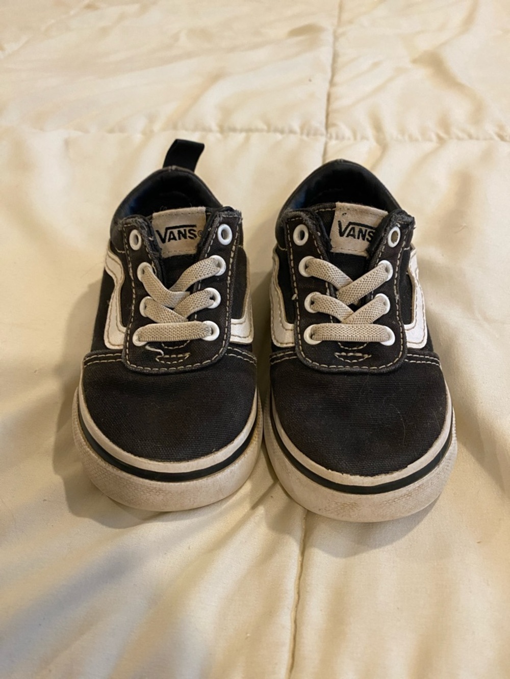 Vans Toddler Black and White Low-Top Sneakers